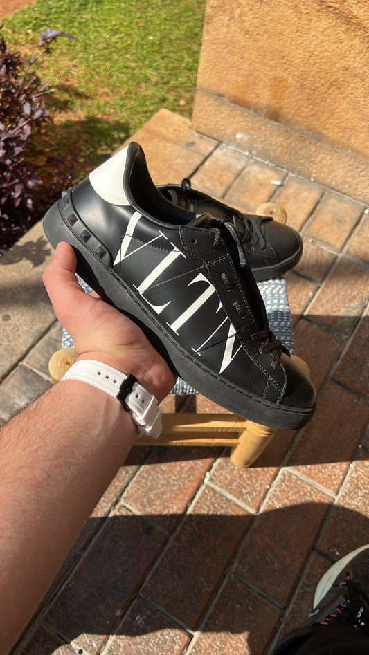 Valentino Black/White VLTN